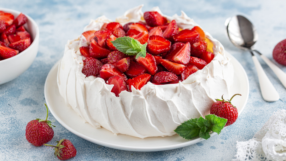 pavlova with fresh strawberries