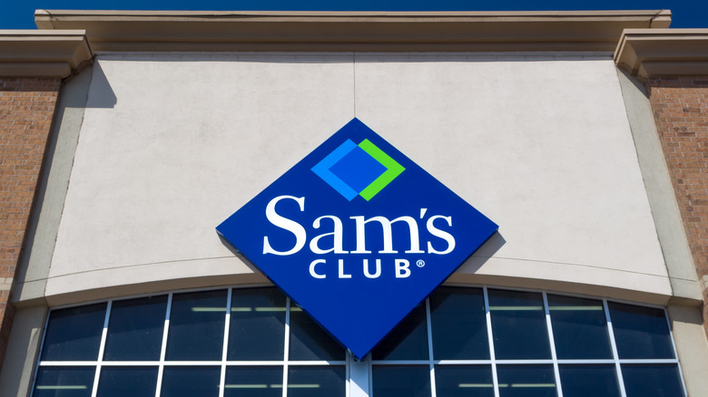 Sam's club storefront