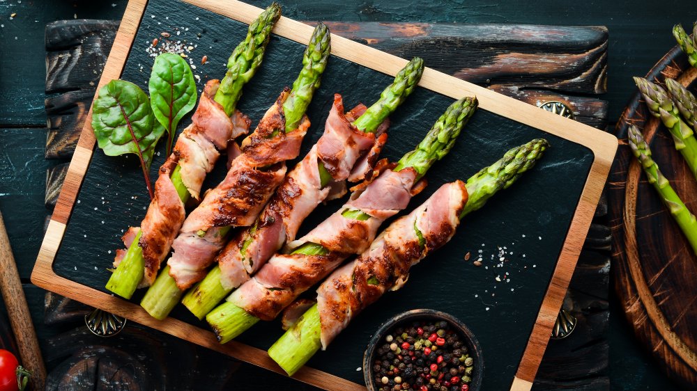 Bacon-wrapped asparagus