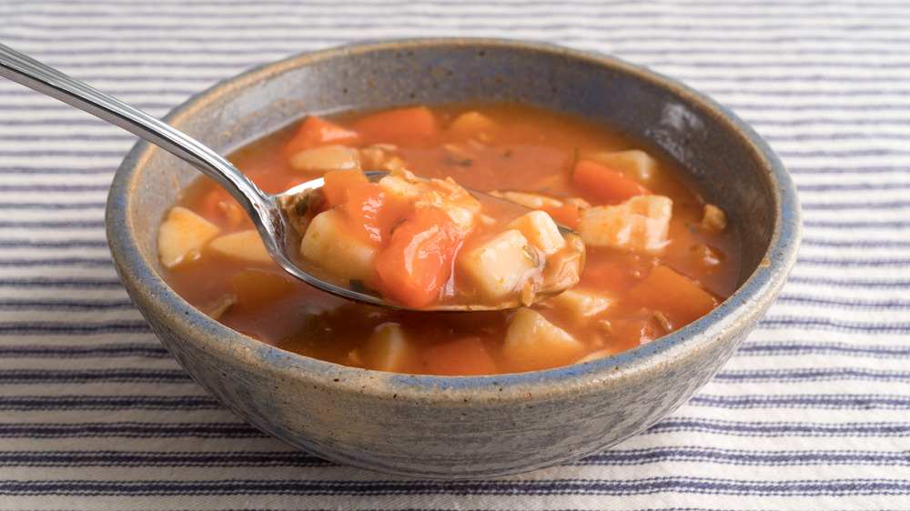 Manhattan clam chowder with tomatoes