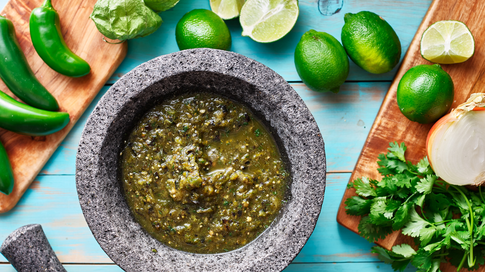 what is the difference between salsa verde and regular salsa