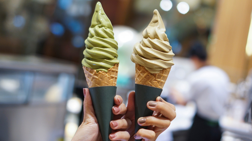 soft serve ice cream cones
