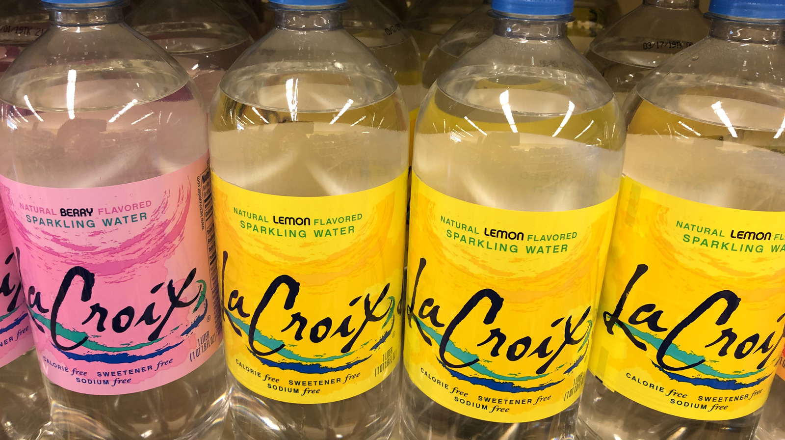 The Real Difference Between Sparkling Water And Seltzer