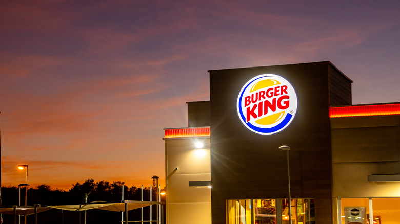 Burger King restaurant at night