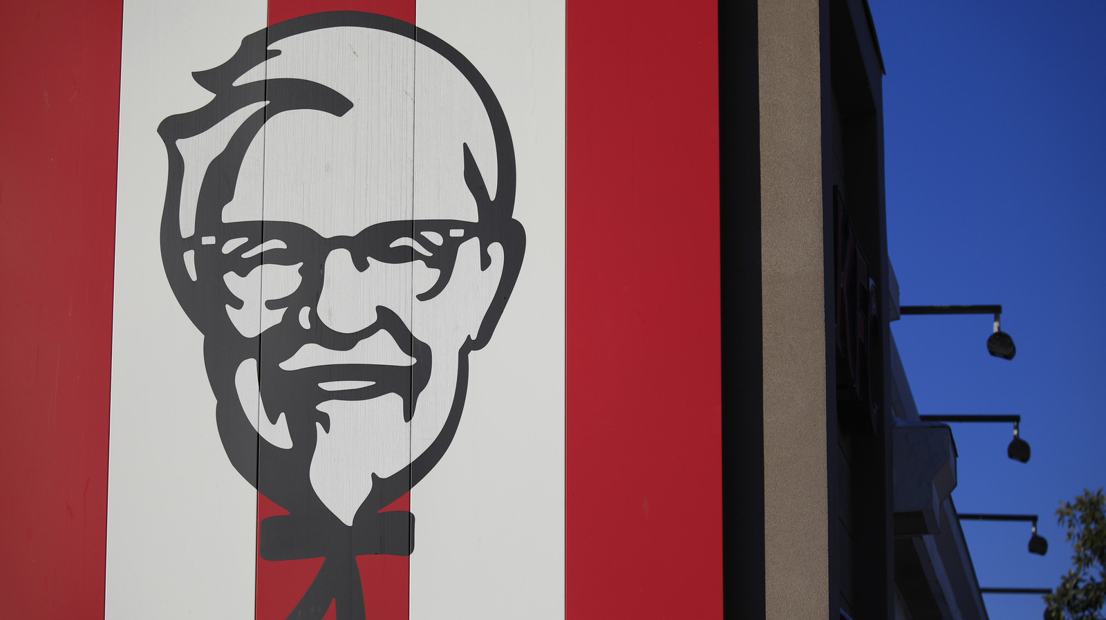 The Real Reason It's So Difficult To Make Authentic KFC At Home