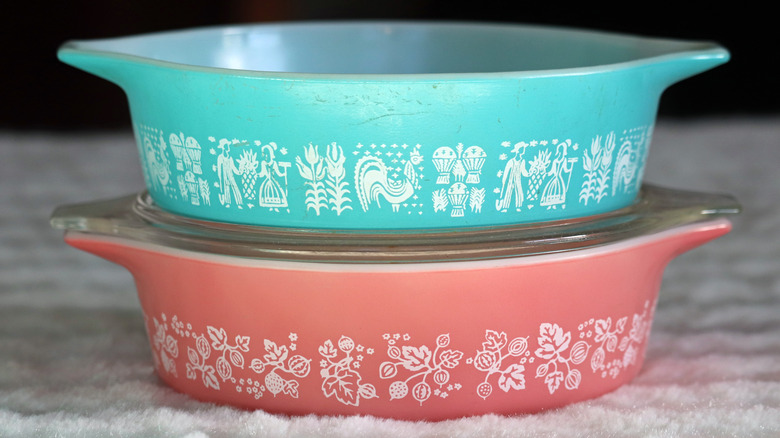 https://www.mashed.com/img/gallery/the-real-reason-its-so-hard-to-get-your-hands-on-vintage-pyrex/intro-1627926137.jpg