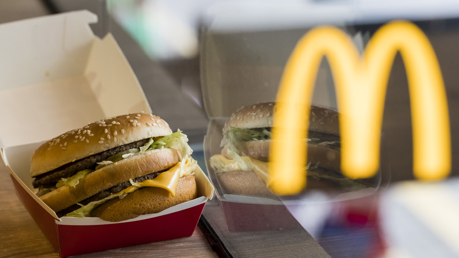 The Real Reason McDonald's Doesn't Serve Burgers For Breakfast