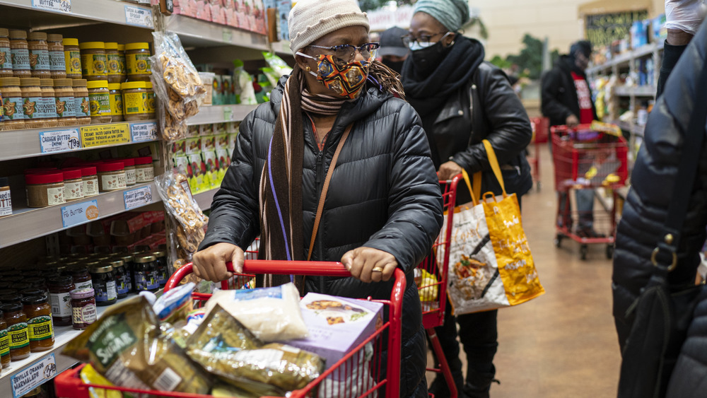 Women wear face masks in Trader Joe's