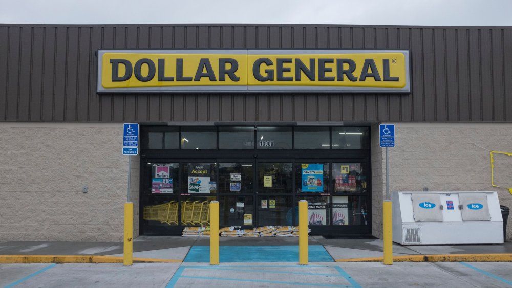 Dollar General exteriors