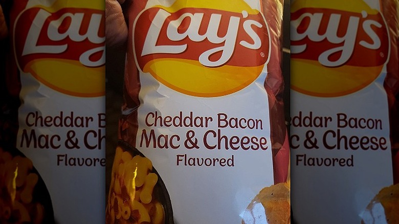 Lay's cheddar bacon mac & cheese potato chips