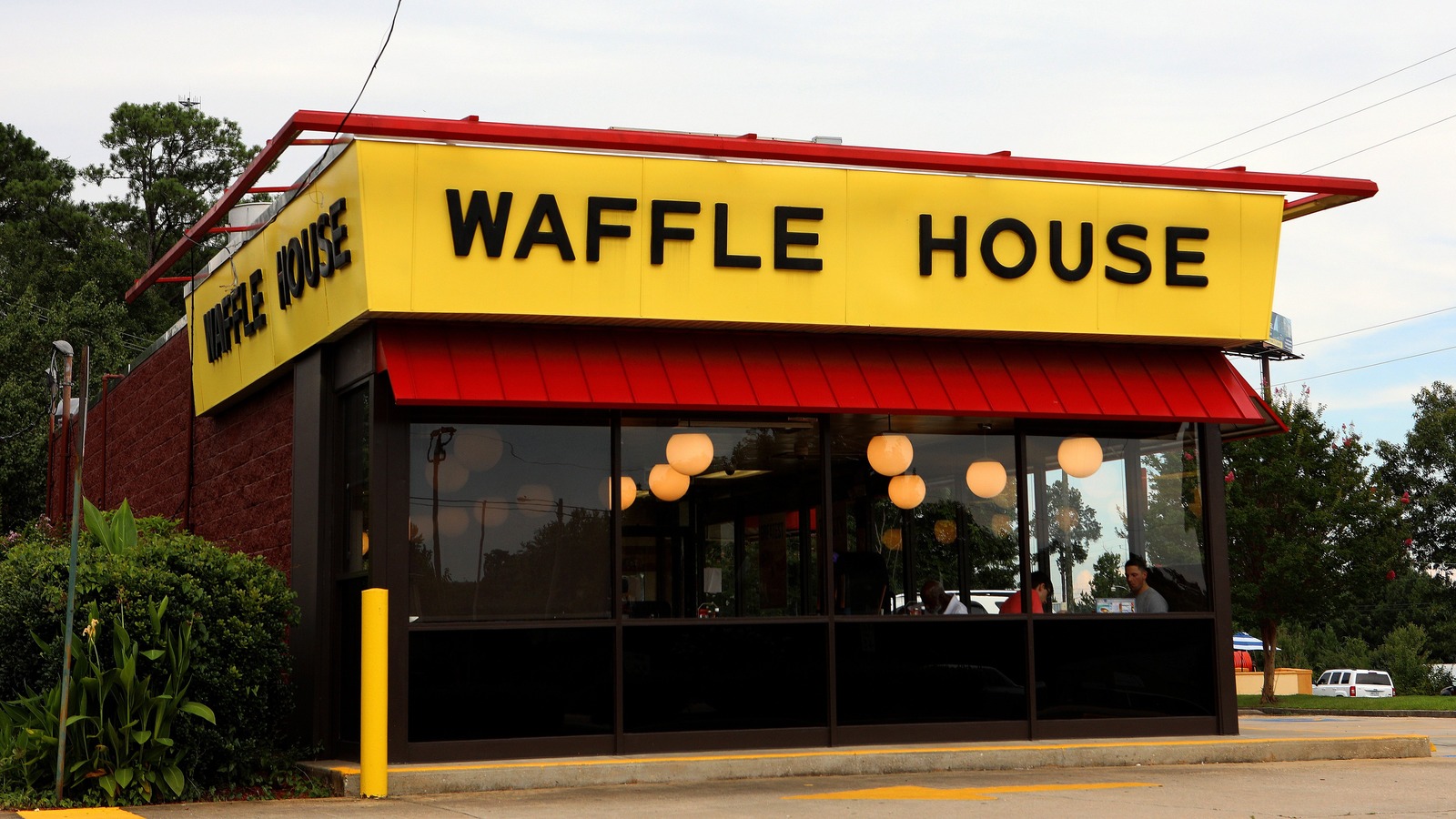 the-real-reason-waffle-houses-are-so-small