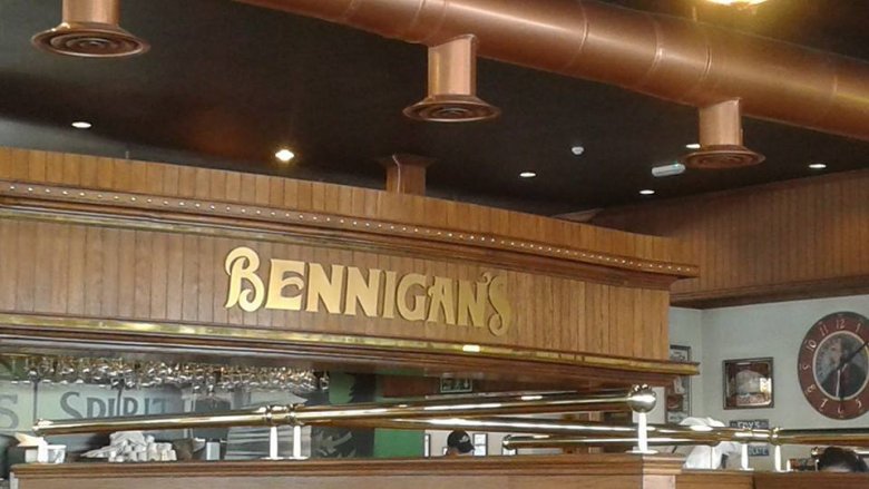 Bennigan's bar