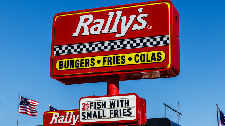 rally's storefront sign