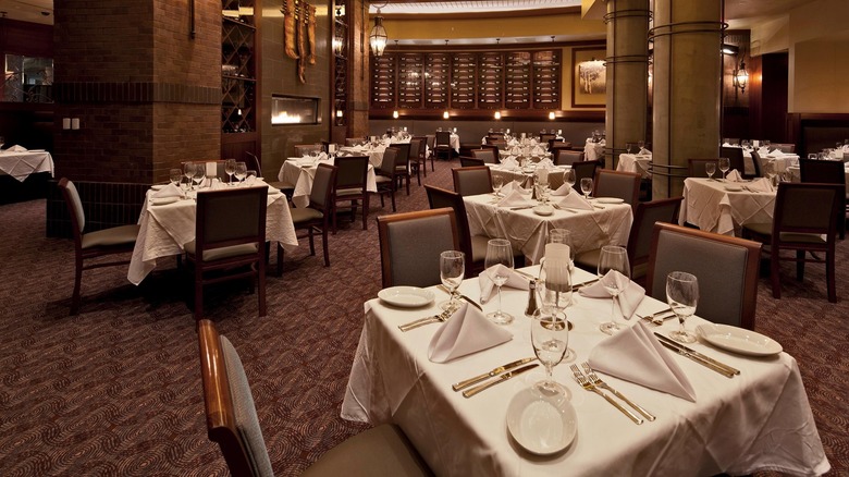 ruth's chris steak house dining room