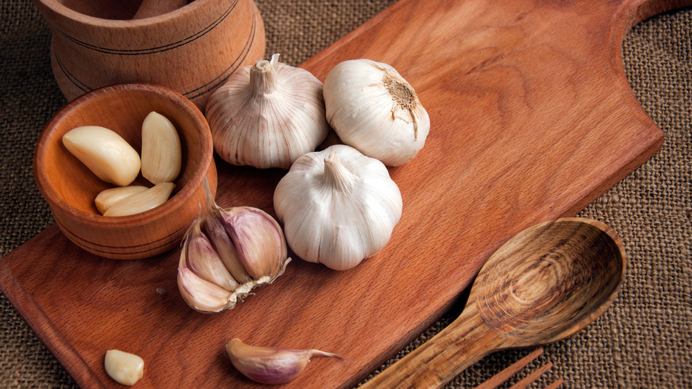 Garlic on a cutting board