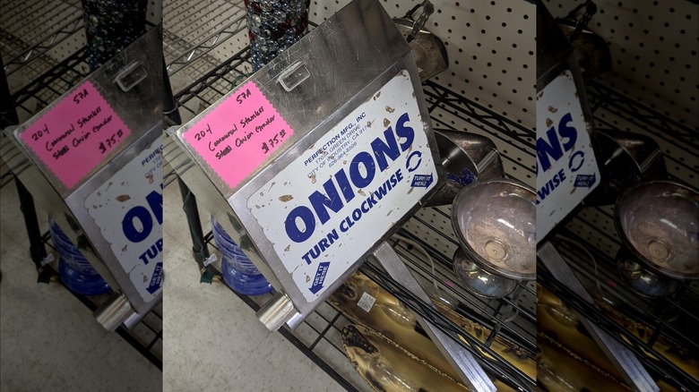 the-reason-costco-shoppers-are-laughing-at-this-onion-dispenser