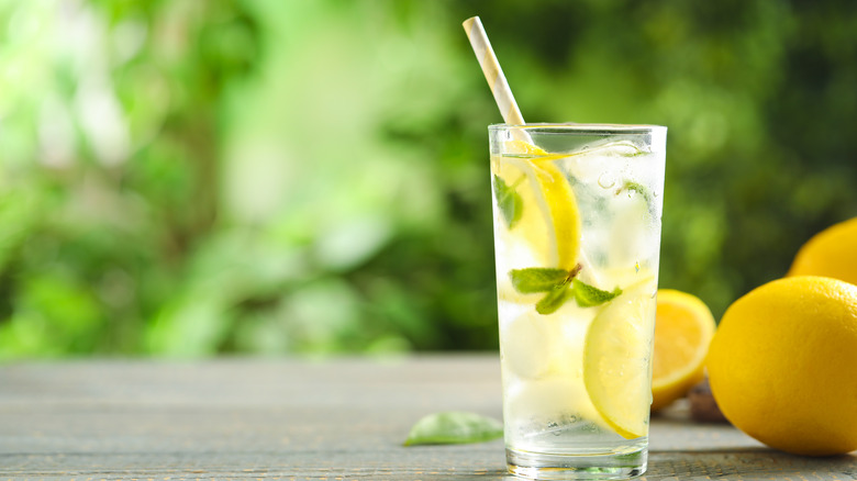 Lemonade and lemons on a table