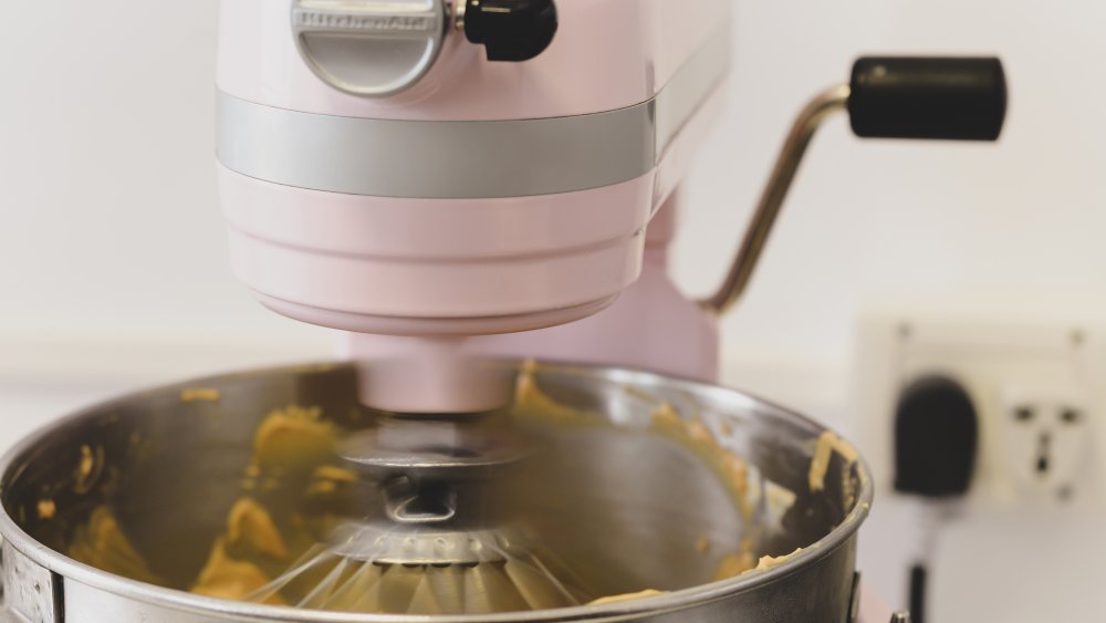 https://www.mashed.com/img/gallery/the-reason-kitchenaid-mixers-are-so-expensive/the-first-kitchenaid-was-created-for-industrial-use-1582920347.jpg