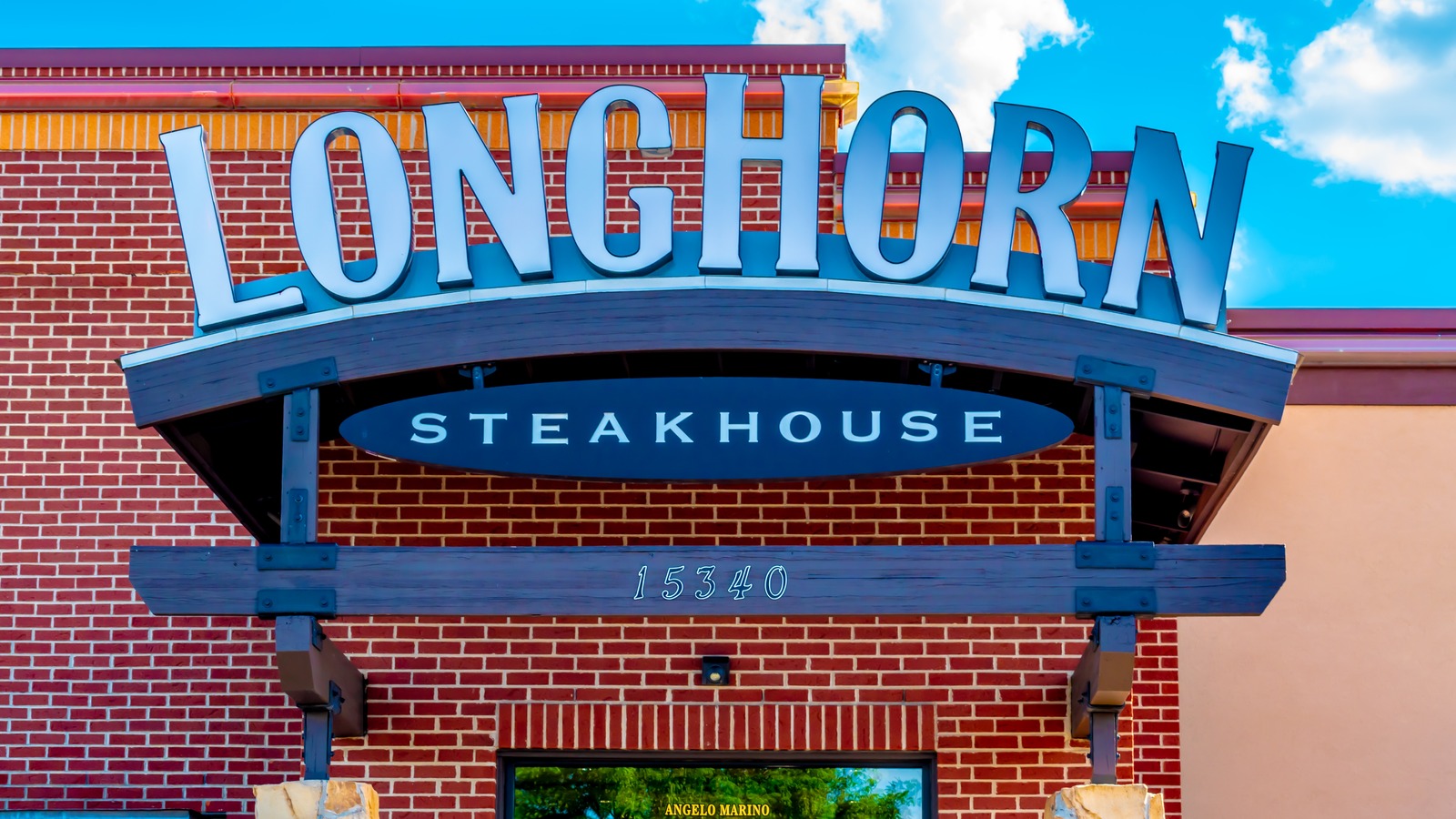 The Reason LongHorn Steakhouse s Steaks Taste So Delicious