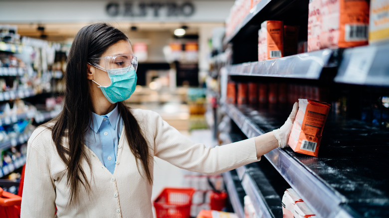 Shopping during pandemic shortage