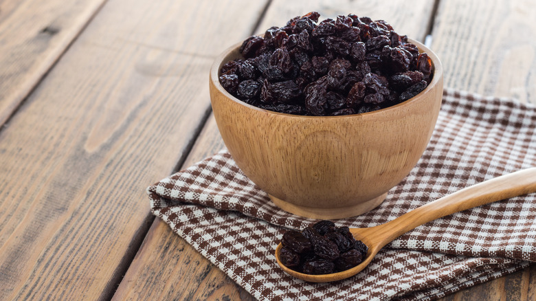 Raisins in a bowl