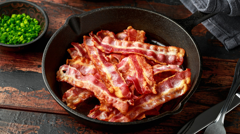 Bacon in cast iron pan