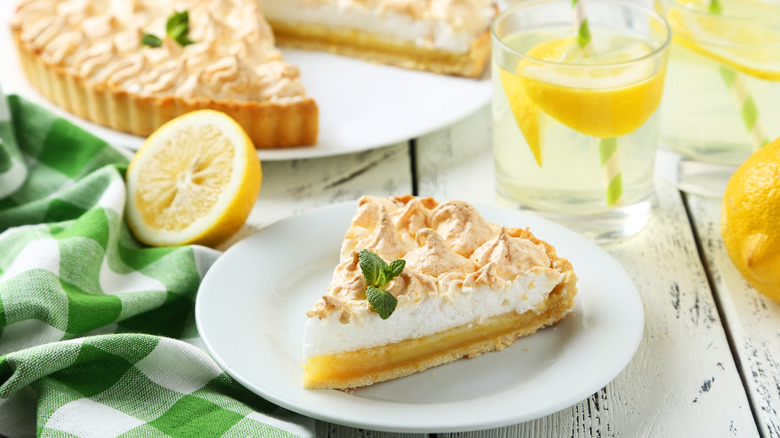 Lemon pie out of tin