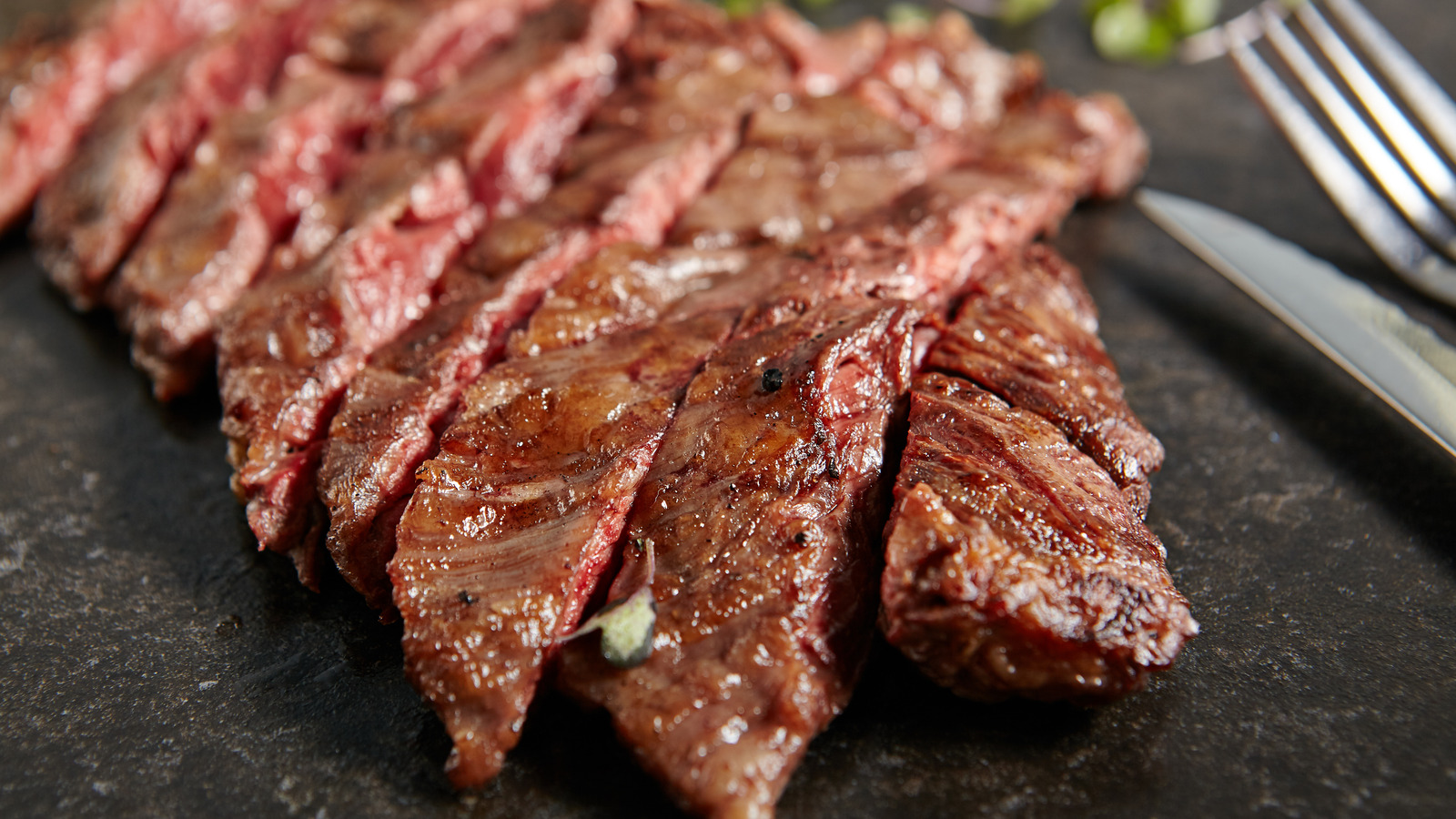 the-reason-you-should-be-cutting-flank-steak-against-the-grain