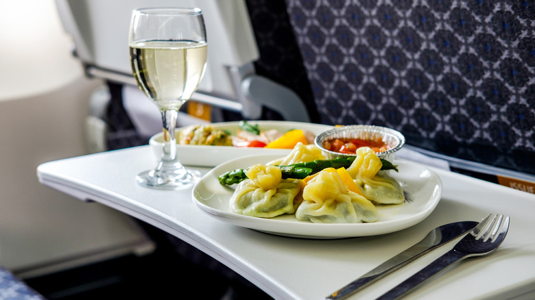 Aeroplane food plates