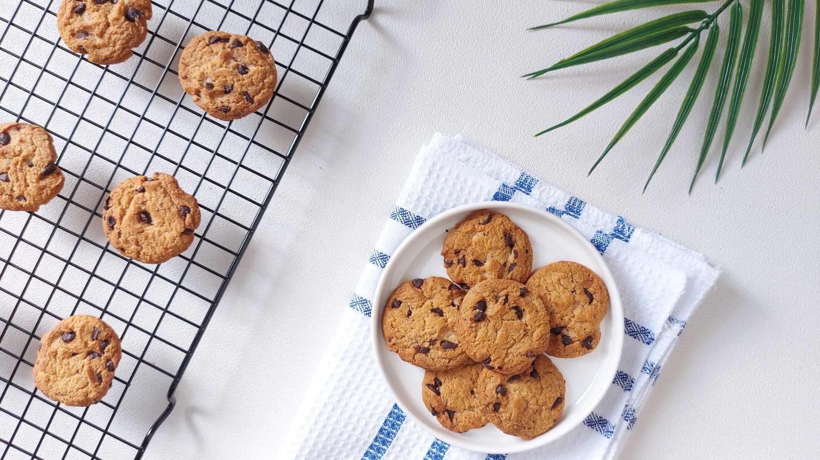 Why You Should Never Bake Cookies on an Aluminum Foil-Lined Baking Sheet