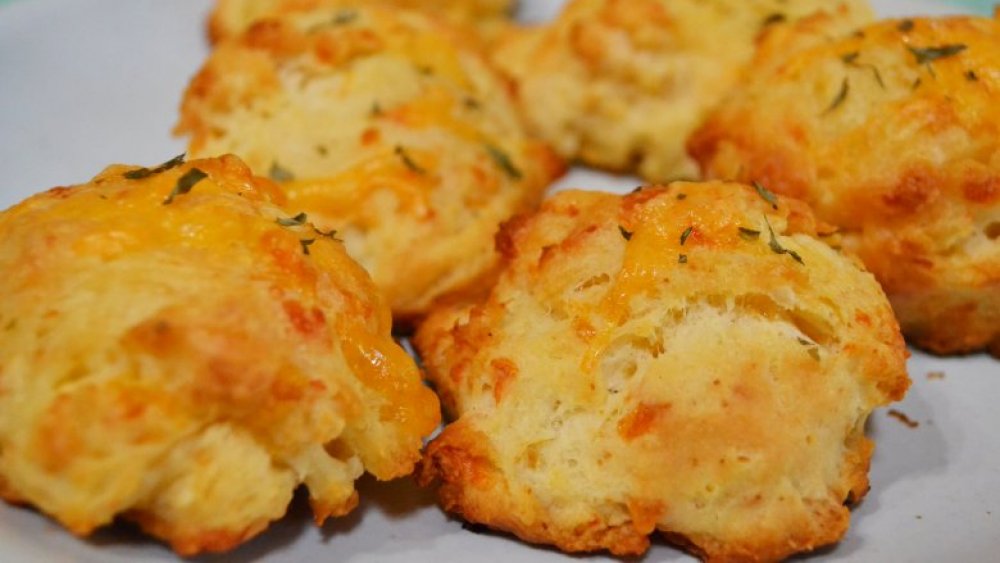 Red Lobster's  Cheddar Bay biscuits copycat recipe