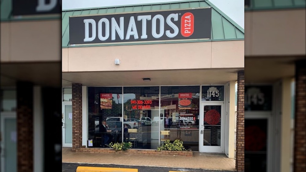 Donatos Pizza storefront restaurant