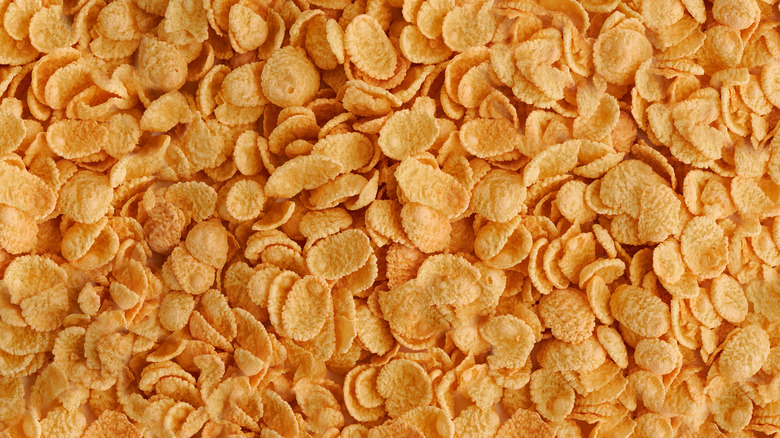 Cornflakes in a pile