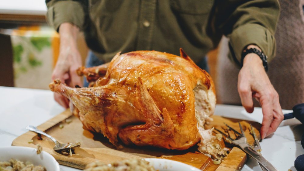 How To: Carve a Thanksgiving Turkey the Right Way - KnifeCenter.com 