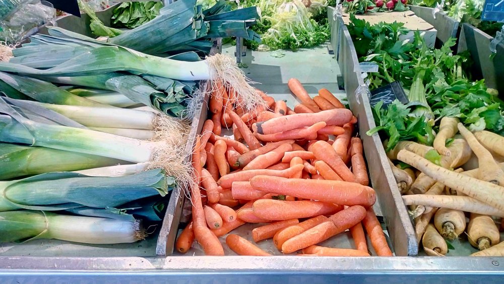 produce, carrots