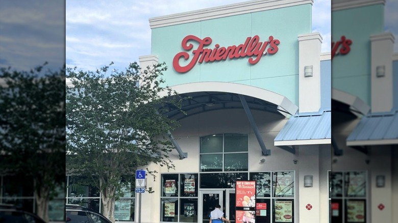 Exterior of modern Friendly's Restaurant