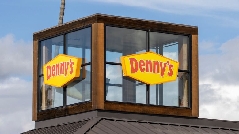 new Denny's restaurant sign