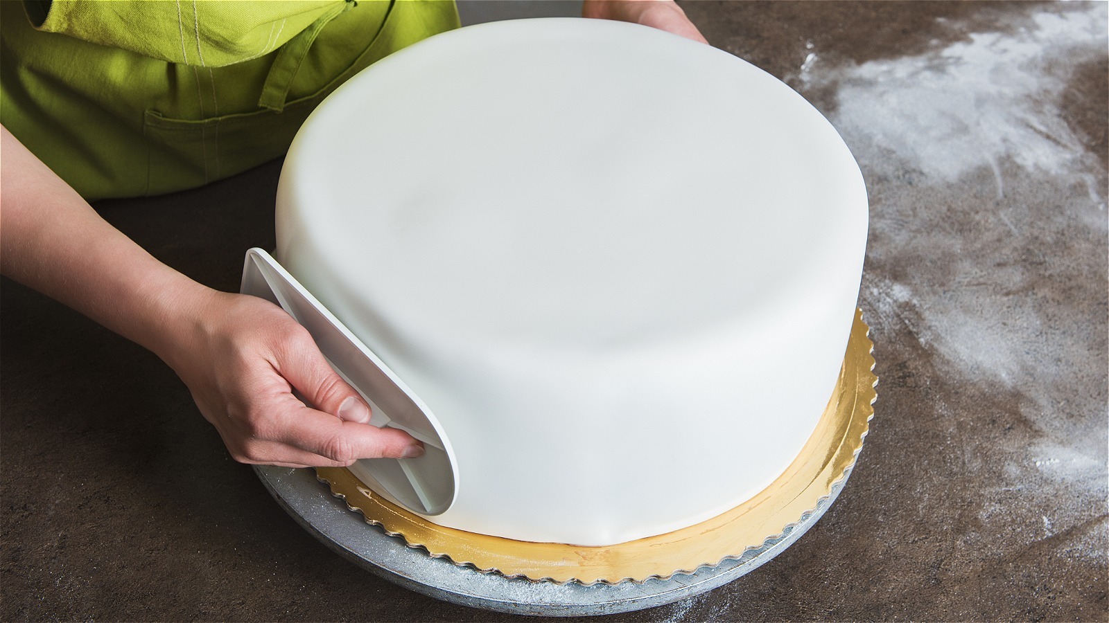 Cake Decorating with Fondant Icing or Gum Paste? | Hot Stuff Bakeware