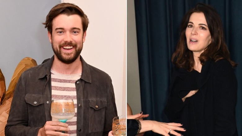 Comedia Jack Whitehall smiling, Nigella Lawson looking stressed