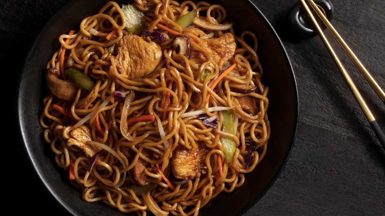 lo mein noodles in dish