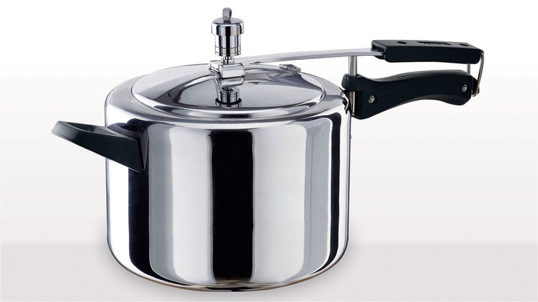 No whistle in pressure cooker hot sale