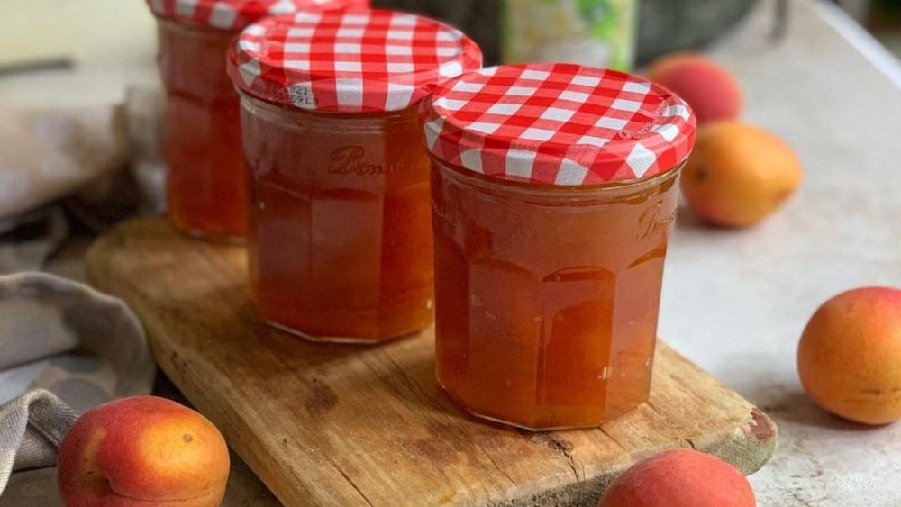 Canned apricot preserve