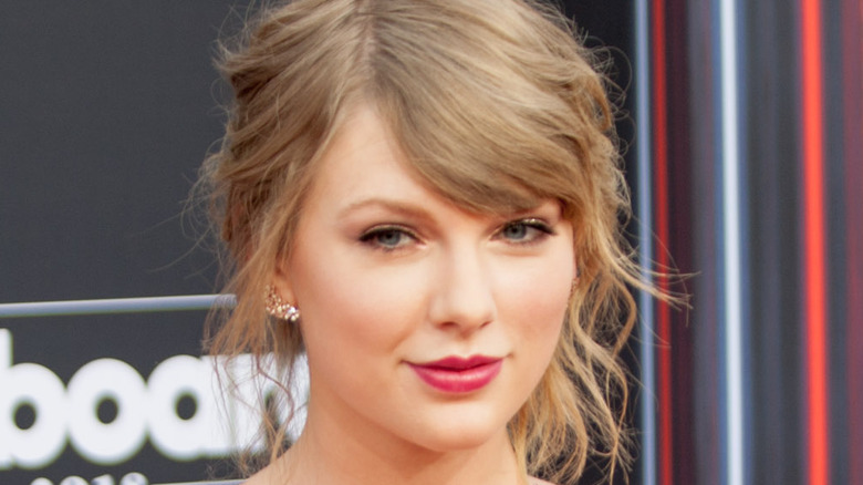 Taylor Swift red