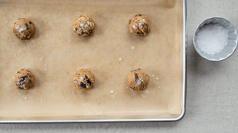 cookie balls ready to bake