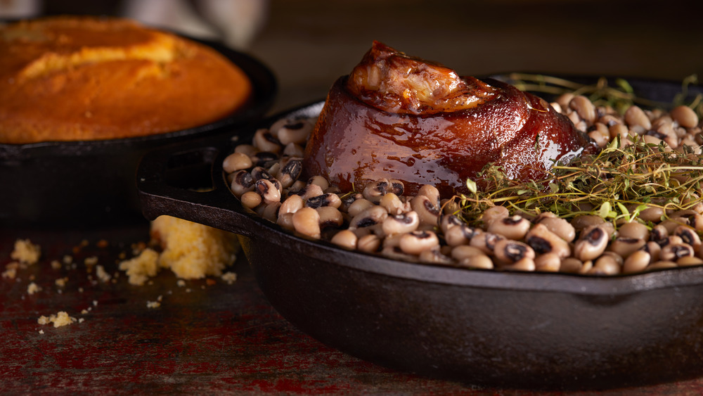 Black-eyed peas with ham hock