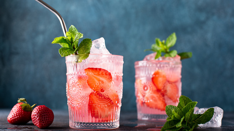 Bubbly strawberry drink with mint