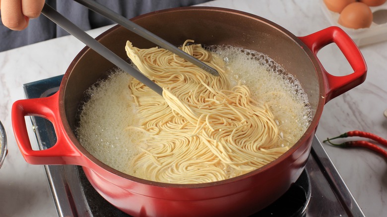 boiling ramen noodles