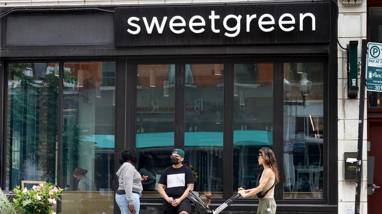 Sweetgreen urban storefront