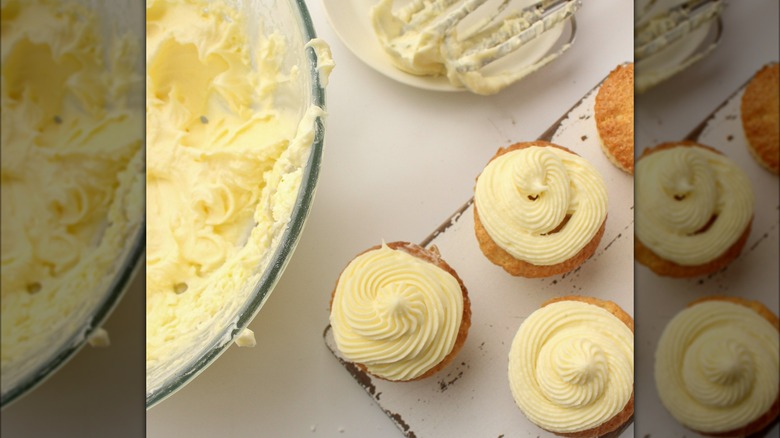 Cream cheese icing on cupcakes