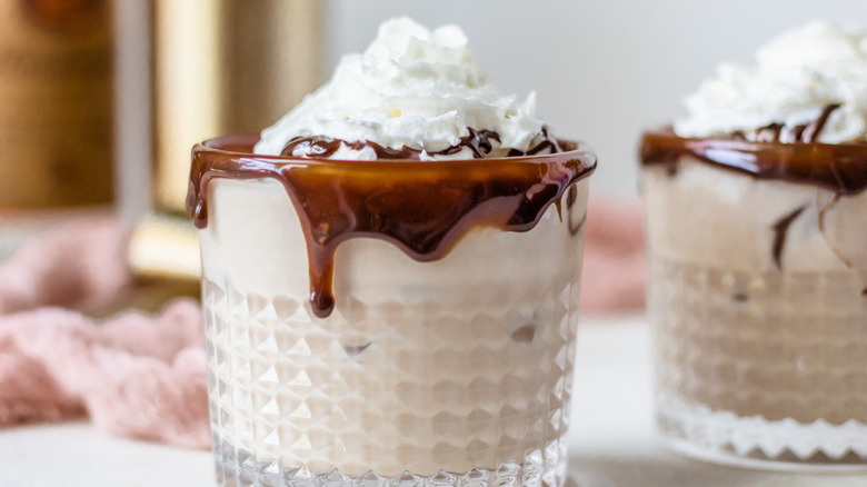 Mudslide cocktails in textured clear glasses